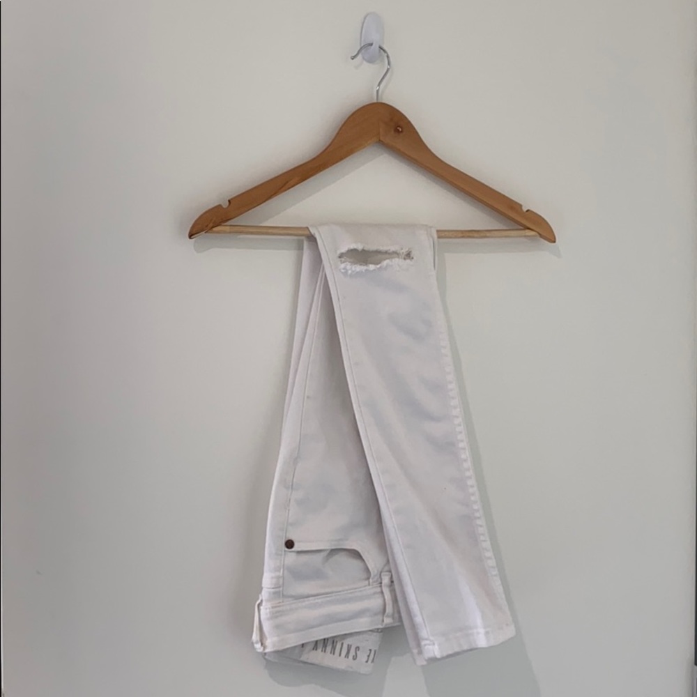 White super flattering skinny jeans!